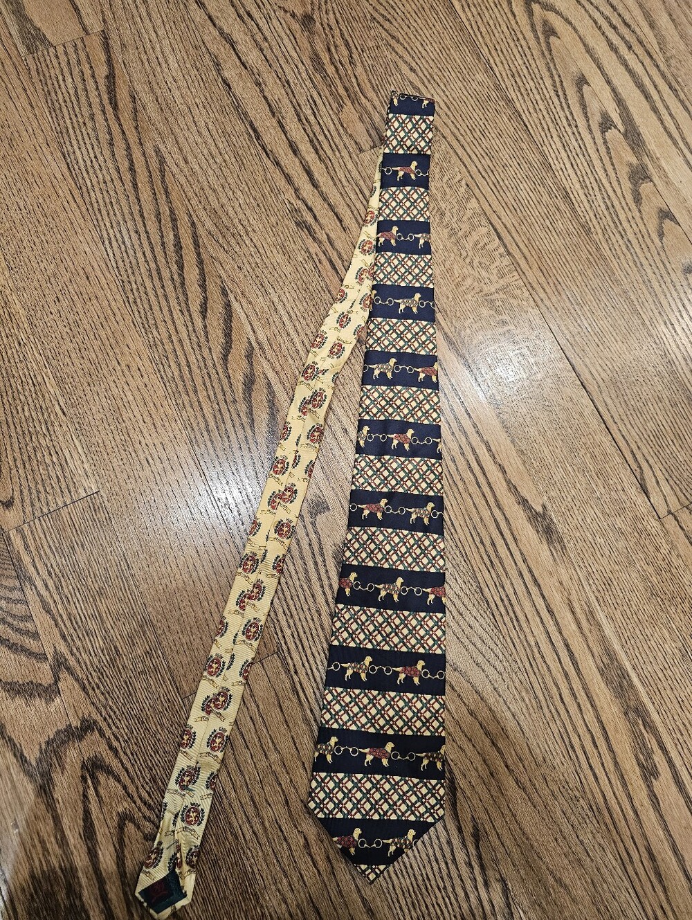Tommy Hilfiger Navy and Yellow Patterned Silk Tie - Classic Equestrian Motif